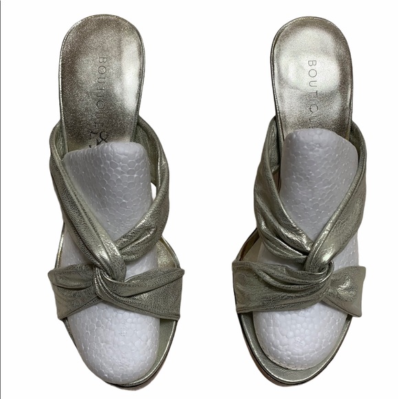 STYLISH PLATFORM AND STACKED HEELED SLIDES - Picture 2 of 6